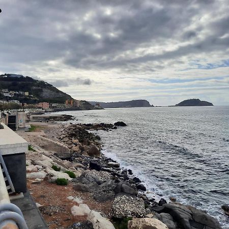 مبيت وإفطار يوتْسْوولْ Lungomare المظهر الخارجي الصورة