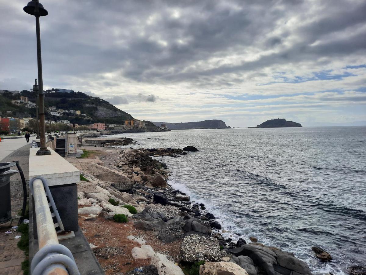 مبيت وإفطار يوتْسْوولْ Lungomare المظهر الخارجي الصورة