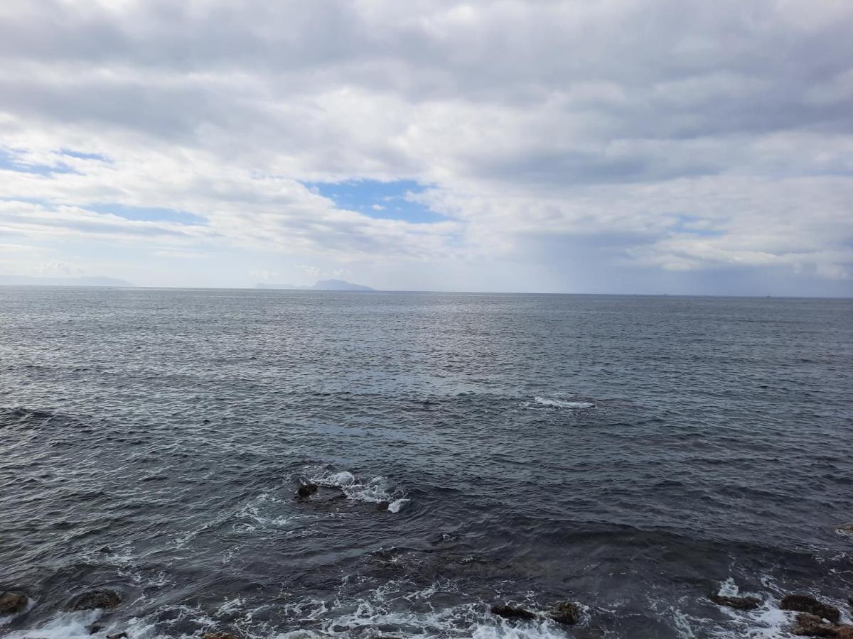 مبيت وإفطار يوتْسْوولْ Lungomare المظهر الخارجي الصورة